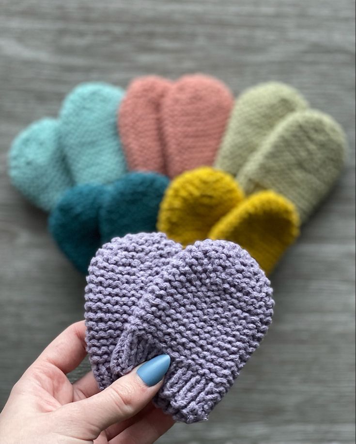 Cute Yarn Booties As A Gift, Cute Knitted Booties As Gift, Cute Hand Knitted Winter Booties, Cute Yarn Booties As Gift, Winter Knitted Booties As A Gift, Hand Knitted Booties As Winter Gift, Hand Knitted Winter Booties As Gift, Crochet Yarn Booties As Gift, Cute Handmade Winter Booties