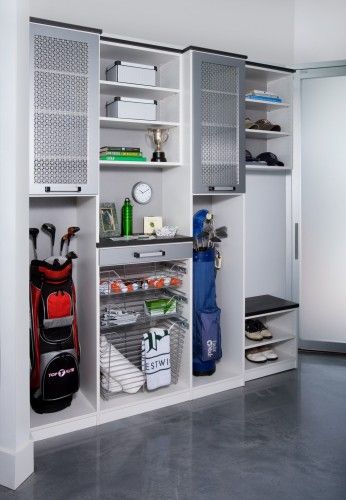 a golf bag is sitting on the shelf