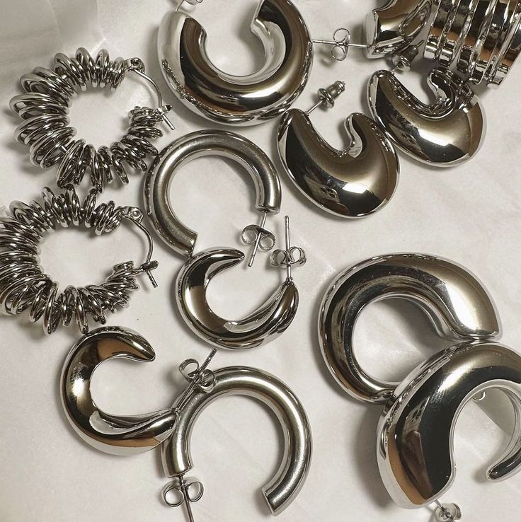 Silver Hoops Aesthetic, Silver Jewelry Aesthetic, Hoop Earrings Aesthetic, Chunky Silver Jewellery, Silver Aesthetic, Silver Jewlery, Minimalistic Aesthetic, Earrings Aesthetic, Hairstyle Inspo