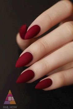 nail art Matte Christmas Nails Holidays, Vampy Red Nails, Matt Red Nails, Matte Holiday Nails, Ombre Red Nails, Dark Red Nails Ideas, Red Nails Dark, Matte Red Nails, Red Matte Nails