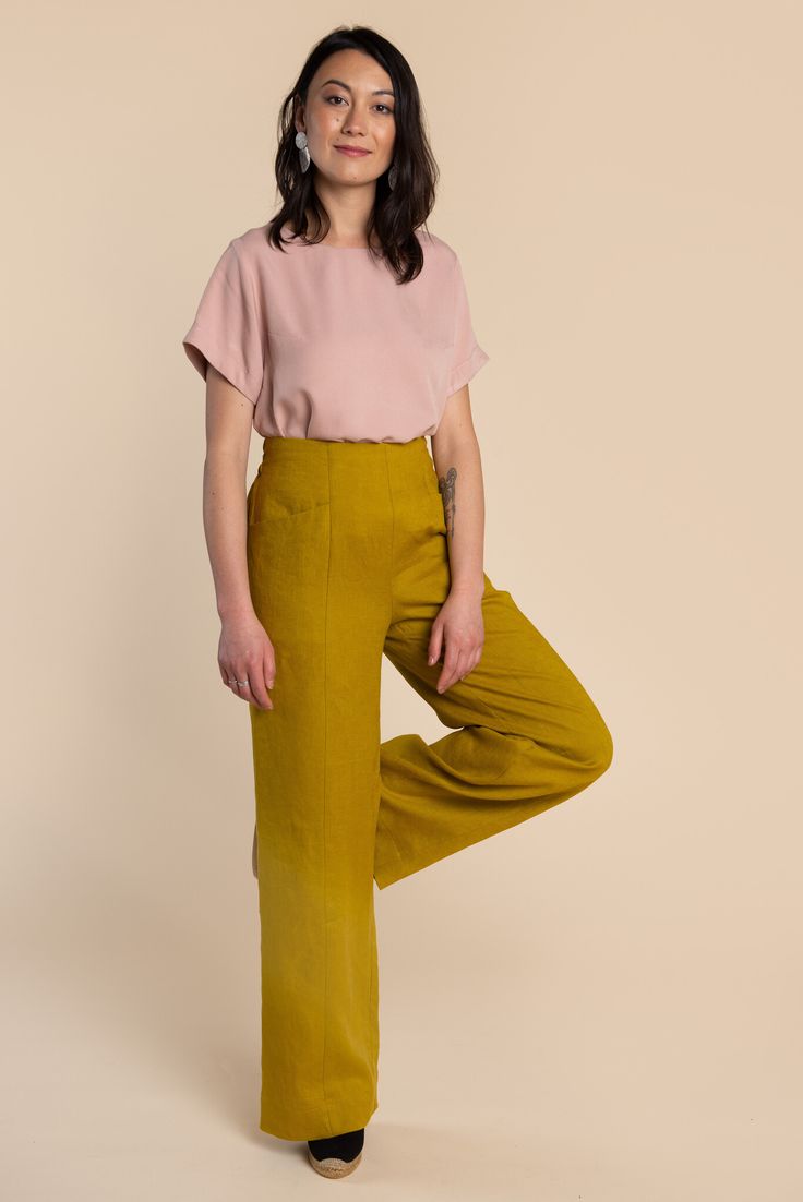 Part of our Rome Collection, the Pietra Pants & Shorts are the best of both worlds; a flat front, high-waisted silhouette with the comfort of an elastic waist in the back. Boiler Suit Pattern, Pietra Pants, Closet Core Patterns, Shorts Sewing Pattern, Sewing Patterns Free Women, Flight Suit, Suit Pattern, Handmade Wardrobe, Classic Wardrobe Staples