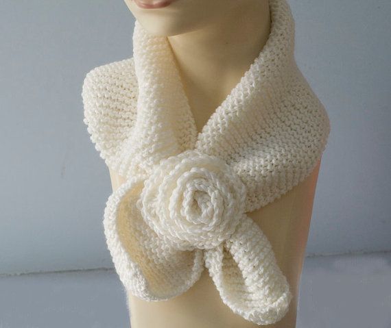 a white knitted scarf on top of a mannequin's head with the words pattern written below it