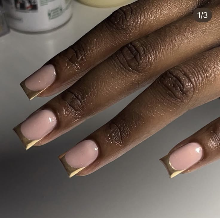 Gold French Nails Square, White And Gold Nails Acrylic Short, Pink Nails With Gold Tips, Pink And Gold French Tip Nails, White And Gold Short Nails, Pink And Gold Nails Short, Gold Nails Acrylic Short, Golden French Tip Nails, Short Chrome French Tip Nails