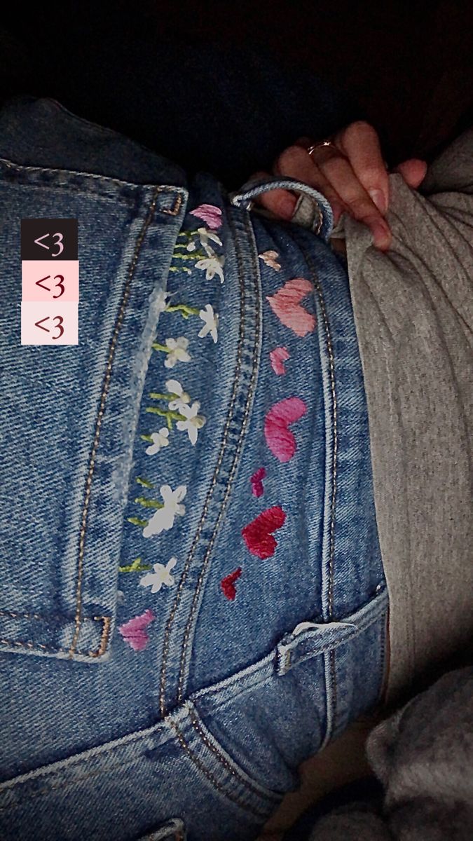 Heart Embroidered Jeans, Heirloom Embroidery, Embroidered Overalls, Back Pocket Embroidery, Pocket Embroidery, Denim Embroidery, Upcycling Ideas, Embroidered Pants, Jean Pockets