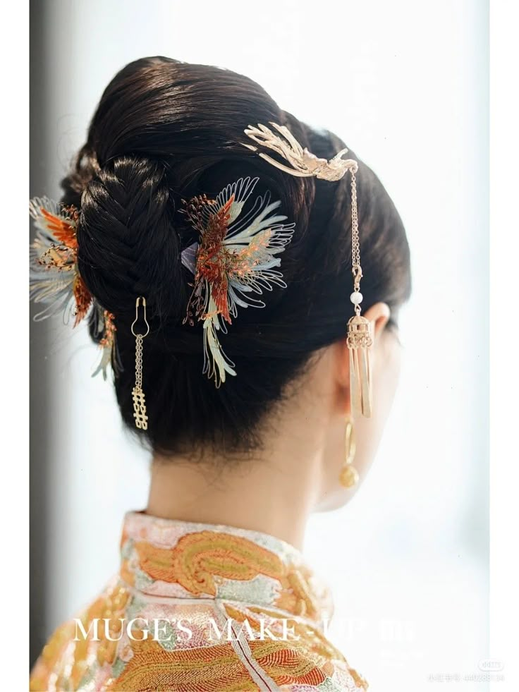 Chinese Hair Bun, Asian Hair Ornaments, Chinese Bun, Chinese Hairstyles, Type Of Content, Traditional Hairstyle, Chinese Hair Accessories, Hairstyle Idea, Fantasy Hair