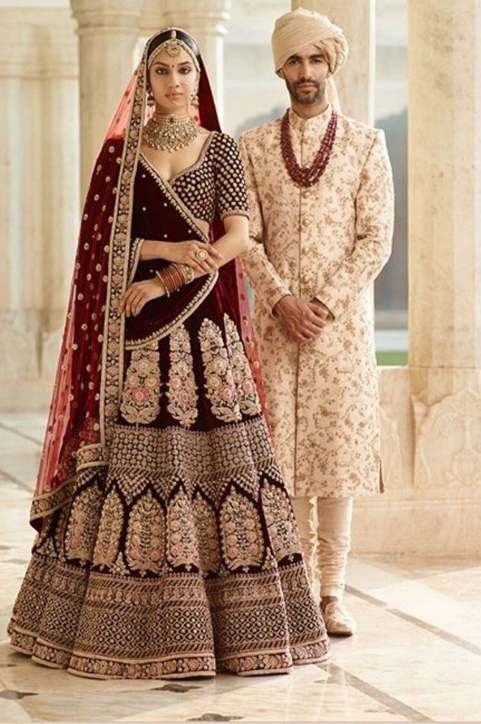 Sabya Wedding collection भारतीय दुल्हन संबंधी, Orang India, How To Dress For A Wedding, Indian Groom Wear, Sabyasachi Lehenga, Couple Wedding Dress, Bridal Lehenga Collection, Indian Bridal Lehenga, Bridal Lehenga Red