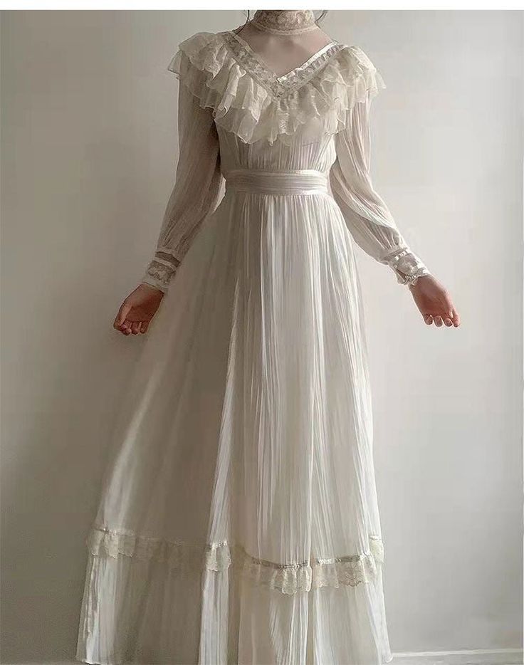 Lace Victorian Dress, Victorian Lace Dress, Prom Dress Vintage, Modest Wedding Dress, White Prom, Old Fashion Dresses, White Prom Dress, Prom Dresses Modest, Evening Gowns Elegant