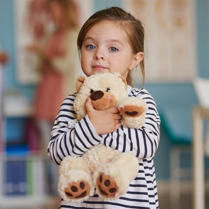 Holding Stuffed Animal, La Pollution, Caricature Artist, Cowboy Christmas, Knitted Animals, Helping Children, Feel Safe, Cute Stuffed Animals, Toys Photography