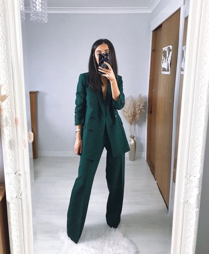 Green Blazer Outfits, Green Blazer Outfits For Women, Tailored Suit Women, Green Blazer Outfit, Photo Suit, Girly Style Outfits, Woman Suit, Blazer Outfits For Women, Elegant Outfit Classy