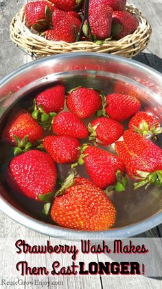 strawberries are in a bowl with water and the words strawberry wash makes them eat longer