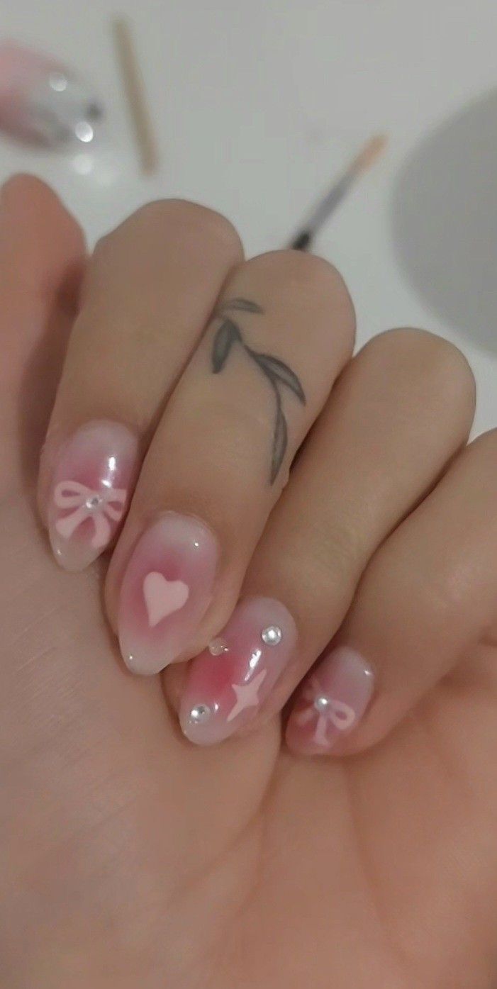 Coquette Nail Inspo Pink, Coquette Nails Natural, Pink Coquette Nails Short, Short Nail Designs Coquette, Short Acrylic Nails Coquette, Gem Short Nails, Short Pink Bow Nails, Coquette Natural Nails, Really Cute Nails Short