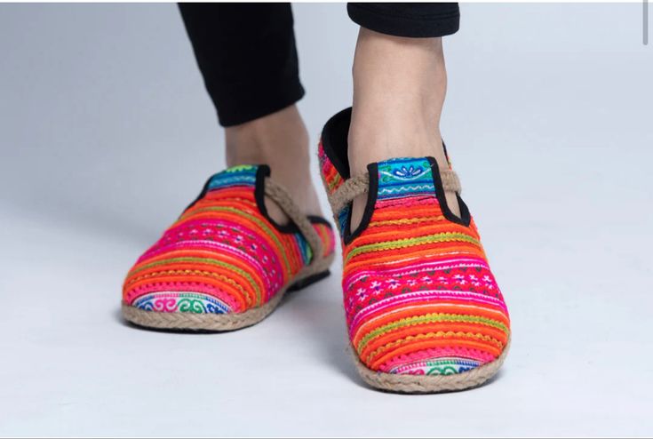 Thai handmade slipper sandals. Made with Hmong traditional embroidered fabric and decarated with woven natural jute straps. Embroidered Slippers, Handmade Slippers, Embroidered Fabric, Slipper Sandals, Natural Jute, Slippers, Sandals, Pattern, Fabric