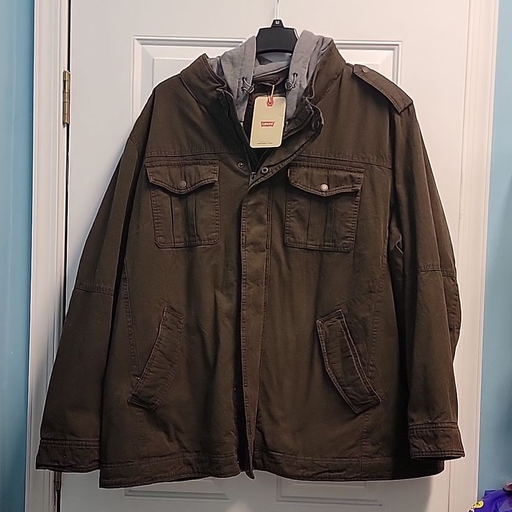 Nwt Men's 3xl Tall 100% Durable Woven Cotton Workwear Hooded Bomber Jacket. Features: Faux Fur (100% Polyester) Lining, Full Front Zip Snap With Folder Over For Extra Warmth, Removable Hood, Hood Hastoggles To Adjust For Comfort & 2 Front Pockets. Very Durable, Made To Last!!! Approx Pit To Pit : 30" Approx Length From Top Of Front Shoulder (Next To Collar) To Hem : 31" Levi's Hooded Outdoor Outerwear, Levi's Hooded Cotton Outerwear, Levi's Cotton Hooded Outerwear, Levi's Hooded Outerwear For Cold Weather, Levi's Hooded Outerwear For Outdoor, Levi's Long Sleeve Outdoor Outerwear, Levi's Long Sleeve Winter Utility Jacket, Levi's Long Sleeve Utility Jacket For Winter, Levi's Utility Outerwear For Streetwear