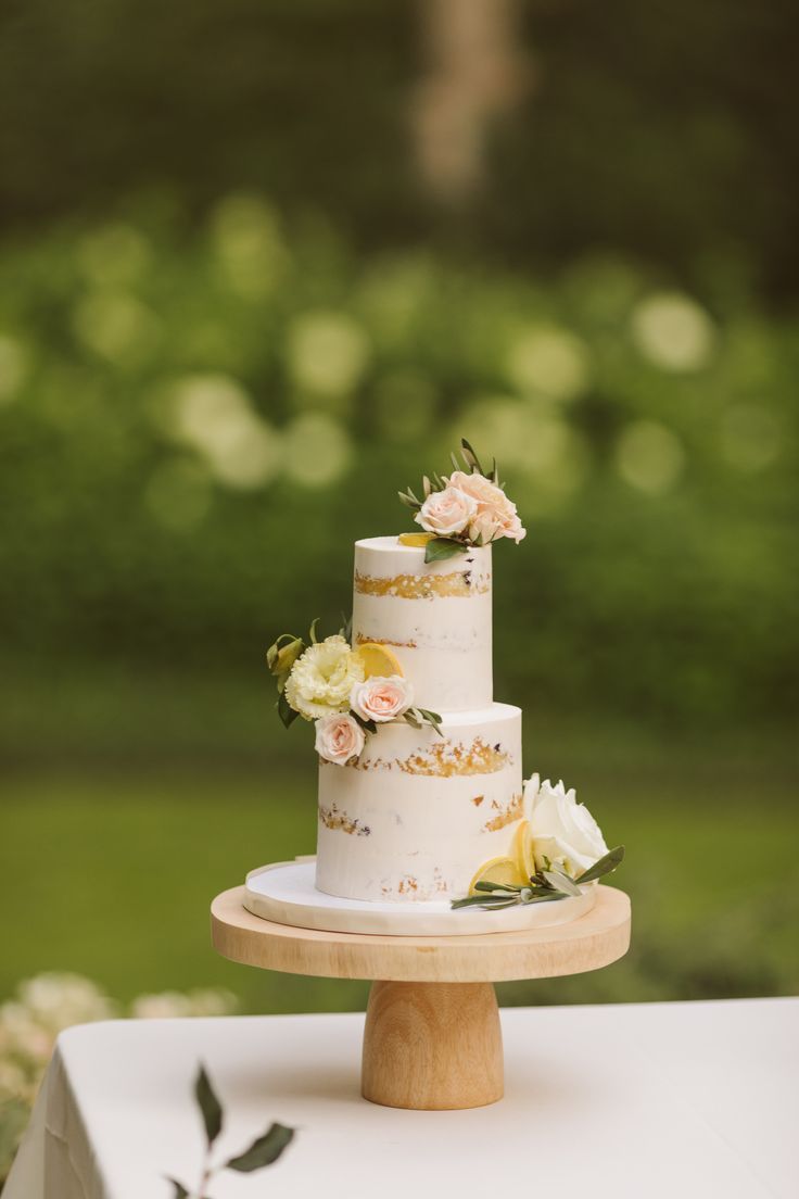 Rebecca Wood Photography. Airy Italian garden wedding aesthetic, European, Italy, Toronto, tablescape table setting, naked cake, blueberry lemon, roses, stand Garden Wedding Aesthetic, Italian Garden Wedding, Cake Blueberry, Wood Photography, Garden Theme Wedding, Parents Anniversary, Woods Photography, Italian Garden, Wedding Aesthetic