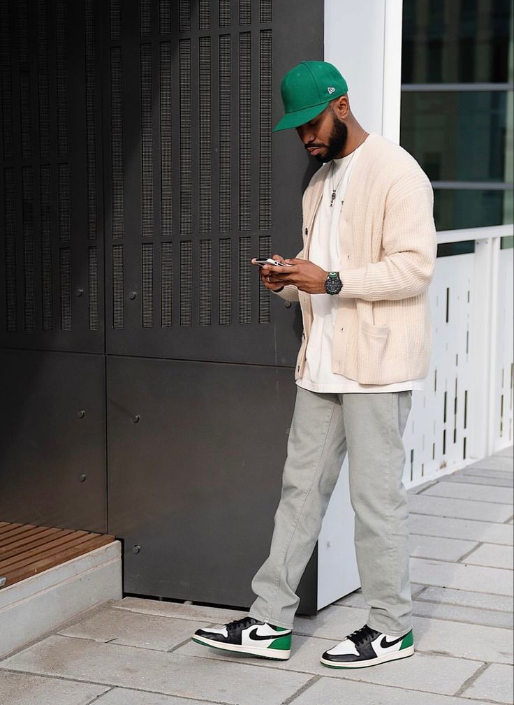 Black Men’s Fashion, Mens Comfy Outfits, David Oliveira, Air Jordan 1 Outfit Men, Jordan 1 Outfit Men, Hoodie Dress Outfit, Jordans Outfit For Men, Tall Men Fashion, Corporate Shirts