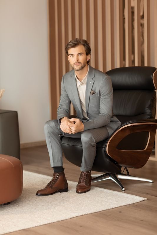 Colors That Compliment Grey, Suit With Brown Shoes, Brown Dress Boots, Custom Blazer, Brown Brogues, Brown Leather Sneakers, Brown Oxford Shoes, Light Grey Suits, Christmas Suit