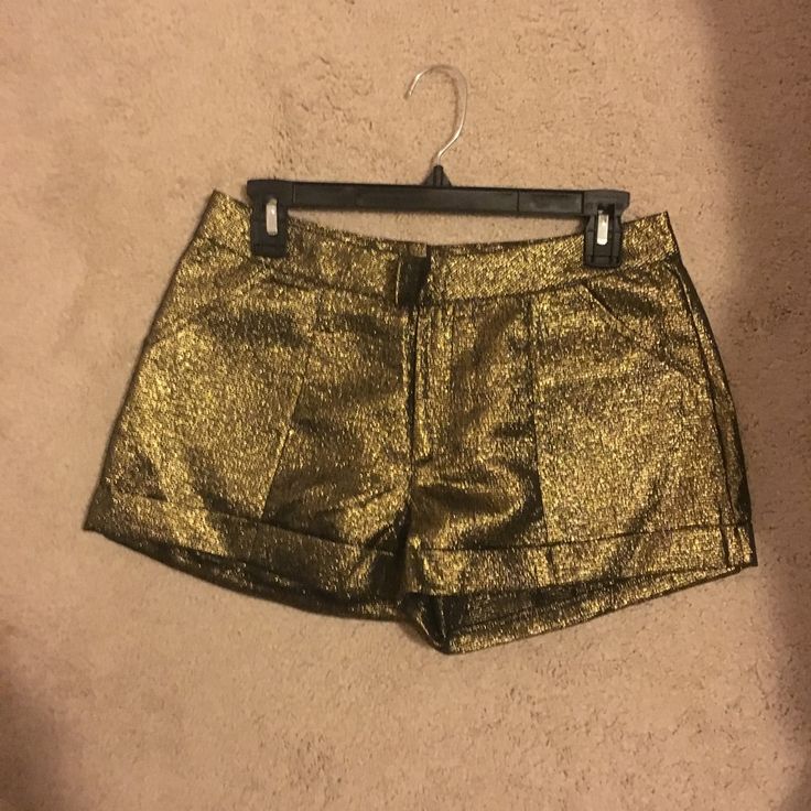 Umgee Black And Gold Shorts. New With Tags. Excellent Condition. Dress These Up Or Down! Gold Shorts Outfit, Shorts Outfit Men, Black And Gold Outfit, Mens Shorts Outfits, Gold Outfit, Gold Shorts, Pure Honey, Shorts Outfit, Halloween Outfits