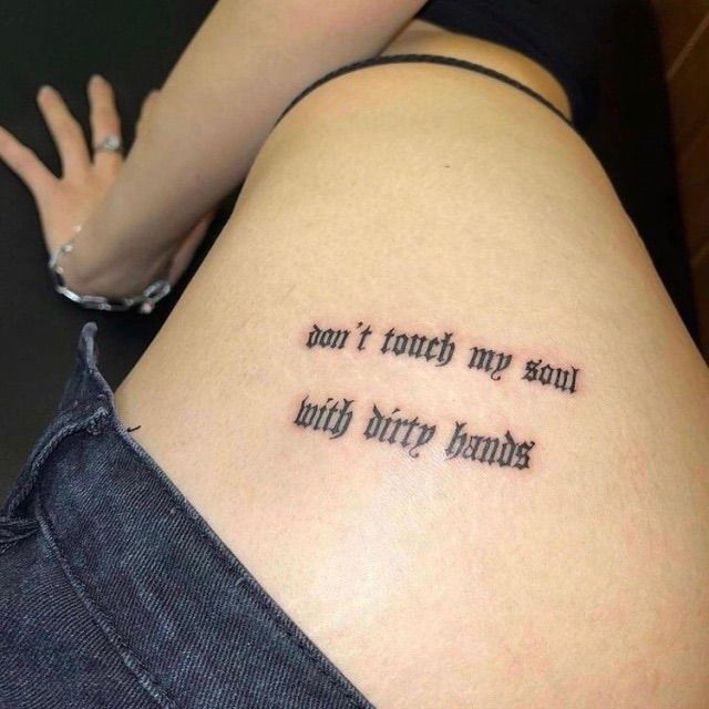 a woman's thigh with the words don't touch my soul and dirty hands tattooed on it