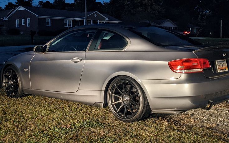 2007 335i n54 fbo Niche Essen  offset wheels,dunlop direzza dz102 tires. 8in wide 235/35/19 fronts 10.5in wide 275/30/19 rear, carbon fiber 4inch exhaust tips and carbon fiber high kick spoiler. E92 335i, Bmw 3 Series, Car Door, Bmw Car, Bmw, Cars, Vehicles, Quick Saves, Essen