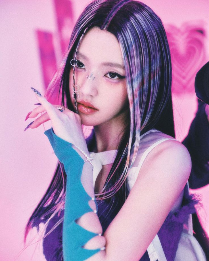 #kpop #concept #aesthetic #futuristic #scifi #valentines #pink Coquette Collage Wallpaper, Poses Expressions, Cyberpunk Photoshoot, Futuristic Photoshoot, Concept Aesthetic, Y3k Aesthetic, Kpop Concept, Coquette Collage, Futuristic Aesthetic