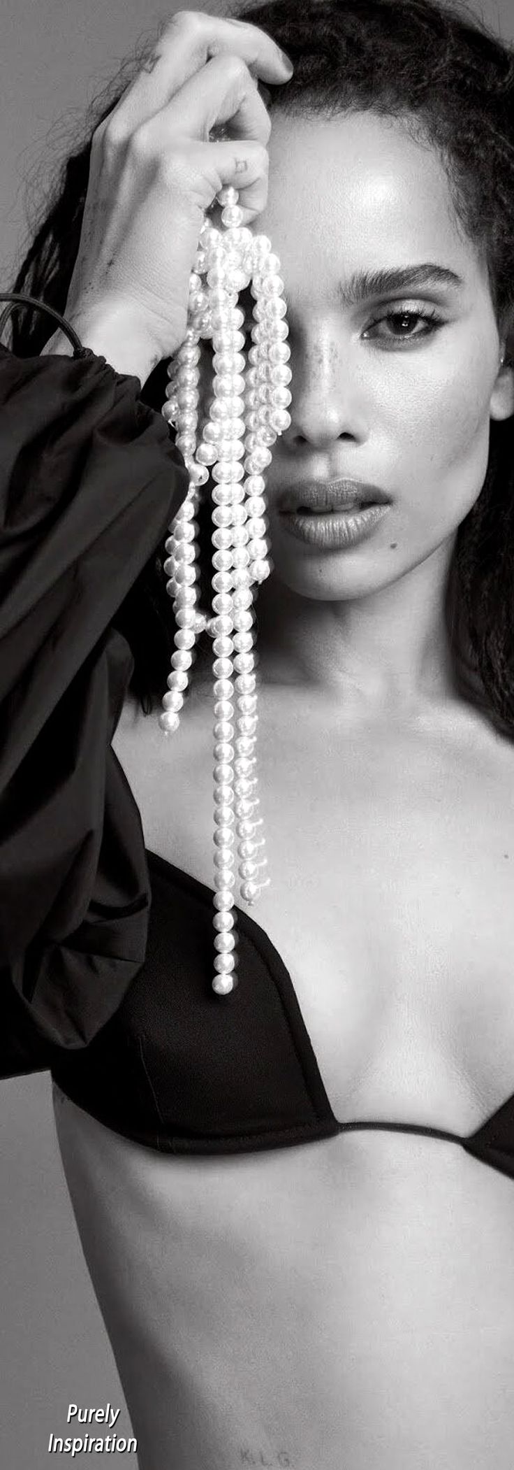 Zoe Kravitz (Paola Kudacki, Elle Magazine) | Purely Inspiration Paola Kudacki, White Fashion Photography, Zoe Kravitz, Elle Magazine, Iconic Women, Girl Crushes, Bw Photo, Black White Fashion, Feel Inspired