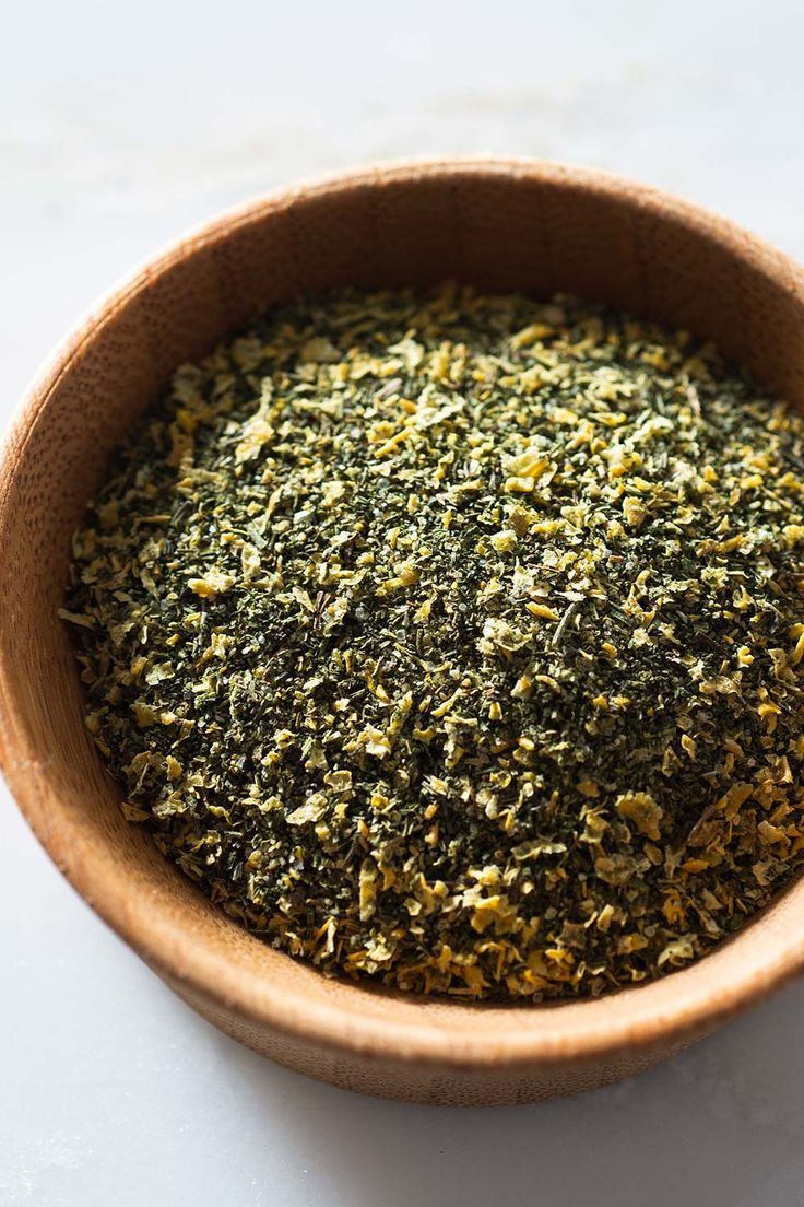 Dry lemon dill seasoning in a small bowl. Dill Seasoning Recipes, Dill Seasoning, Dried Lemon Zest, Dried Dill, Lemon Dill, Seasoning Recipe, Dried Lemon, White Fish, Spice Mix