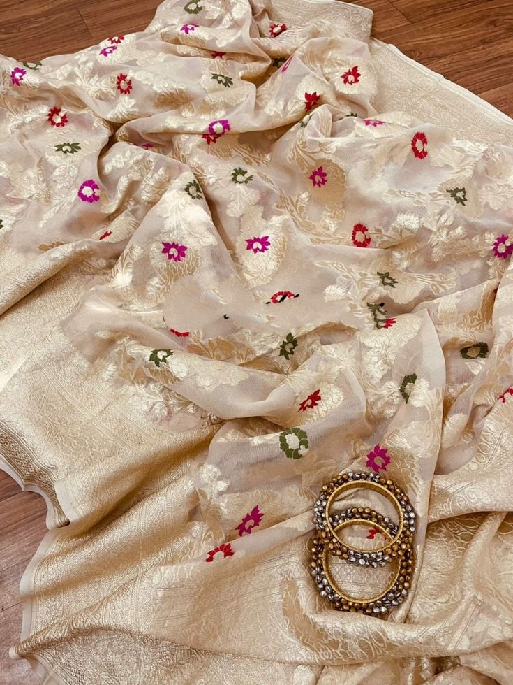 *PURE GEORGETTE HANDLOOM BANARASI* An elegant and beautiful jaal work all over the saree. Pure georgette..The Golden zari work and Resham thread gives the saree a unique look. Fabric- Pure Georgette WEAVE- BANARASI GOLDEN ZARI And RESHAM THREAD Blouse- plain with zari border *WORK* -   Banarasi weaving                length: 5.50 Meters || Blouse fabric length: 1.00 Meter  ✅ Occasion: Festival Special | Indian Wedding | Engagement Ceremony | Award Ceremony and Business Functions | Partywear | Sangeet wear | Christmas Day | Haldi wear | Mothers day special | Baby-Shower wear | Bridesmaid Saree blouse stitching available but extra charge will be applicable Floral Organza Saree, Sari Wedding, Saree Material, Blouse Images, Bridesmaid Saree, Saree Banarasi, Indian Party, Yellow Saree, Organza Sarees