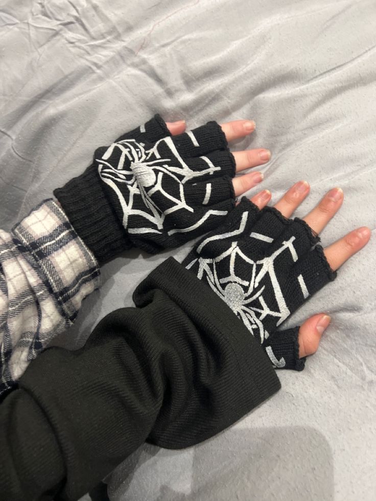 gloves Spider Man Gloves, Spiderman Gloves Crochet, Spider Man Gloves Crochet, Spiderman Gloves, Anime Tshirts, Chicken Spinach, Me And My Friend, Gym Gloves, Gloves Fashion