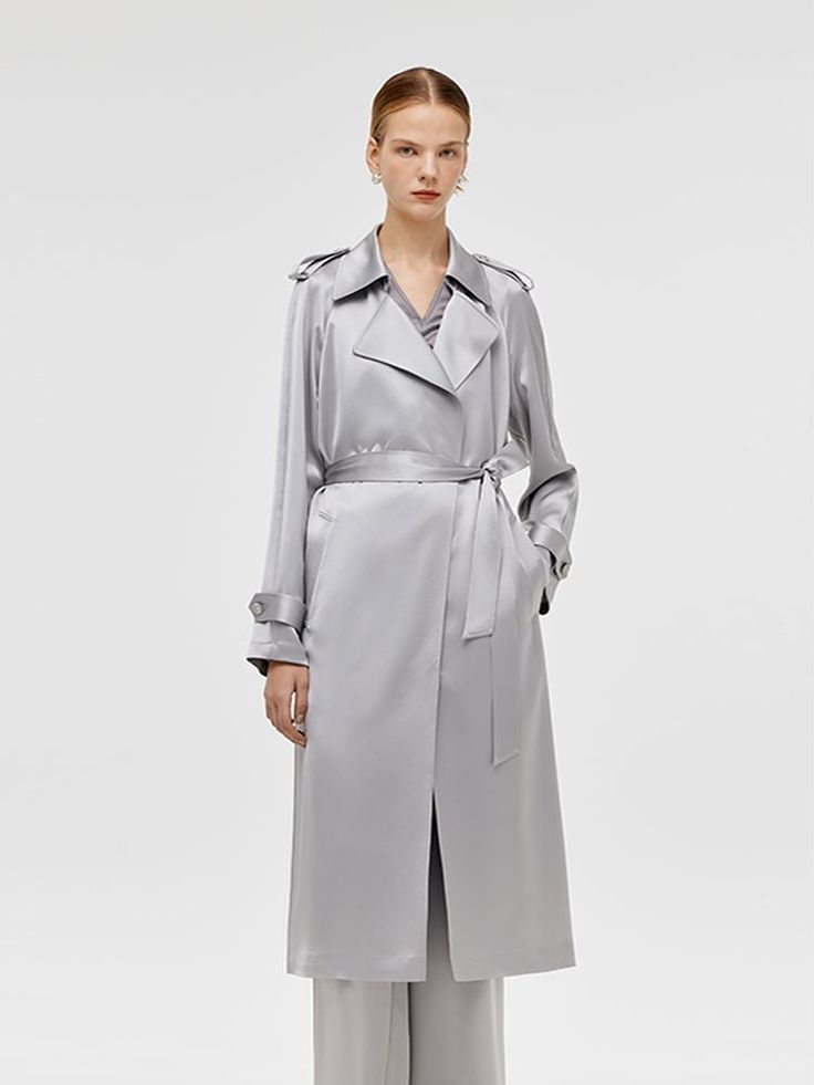 -Acetate fabric -With belt -Classic This trench coat is made from high-quality acetate, known for its silk-like aesthetics and durability. The classic design is accompanied by a belt, allowing for a tailored fit that enhances the silhouette. Its timeless style ensures it can be worn in various settings. The fluid drape of the acetate fabric adds an elegant touch to the overall look.Acetate Women Trench Coat With BeltGoodsNo: 1C8L6L230• Fit Type: Loose• Elastic: Non-elastic• Thickness: ModerateMa Modern Cheongsam, Silk Coat, Long Sleeve Short Dress, Trench Coats Women, Black White Red, Outerwear Coats, Cheongsam, Knitted Tank Top, Long Maxi Dress