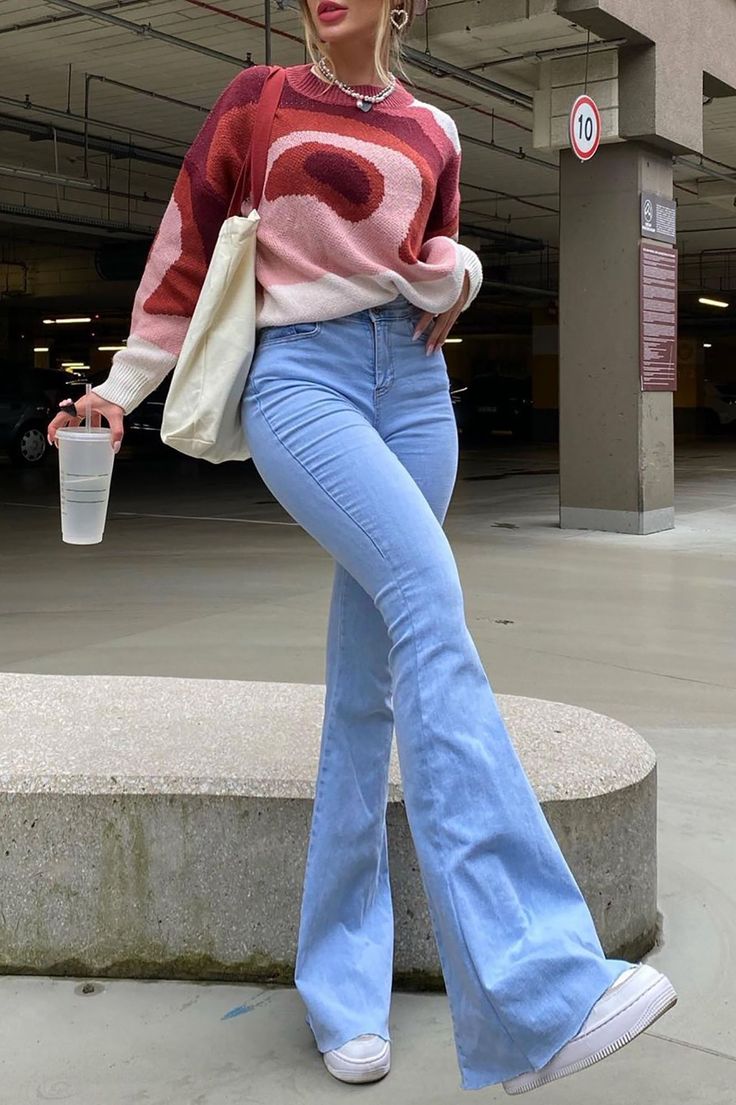 Flare Jean Outfit, Flare Jeans Outfit, Foto Poses, Outfit Jeans, Mode Inspo, Outfit Casual, Winter Fashion Outfits, Teen Fashion Outfits, Jeans Flare