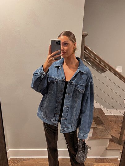 Denim Jacket Outfit Going Out, Denim Jacket With Leather Pants, Style An Oversized Denim Jacket, Leather Pants And Jean Jacket Outfit, Jean Jacket Night Out Outfit, Denim Jacket And Leather Pants, Jean Jacket Outfits Oversized, Jean Jacket With Leather Pants, Denim Jacket And Boots Outfit