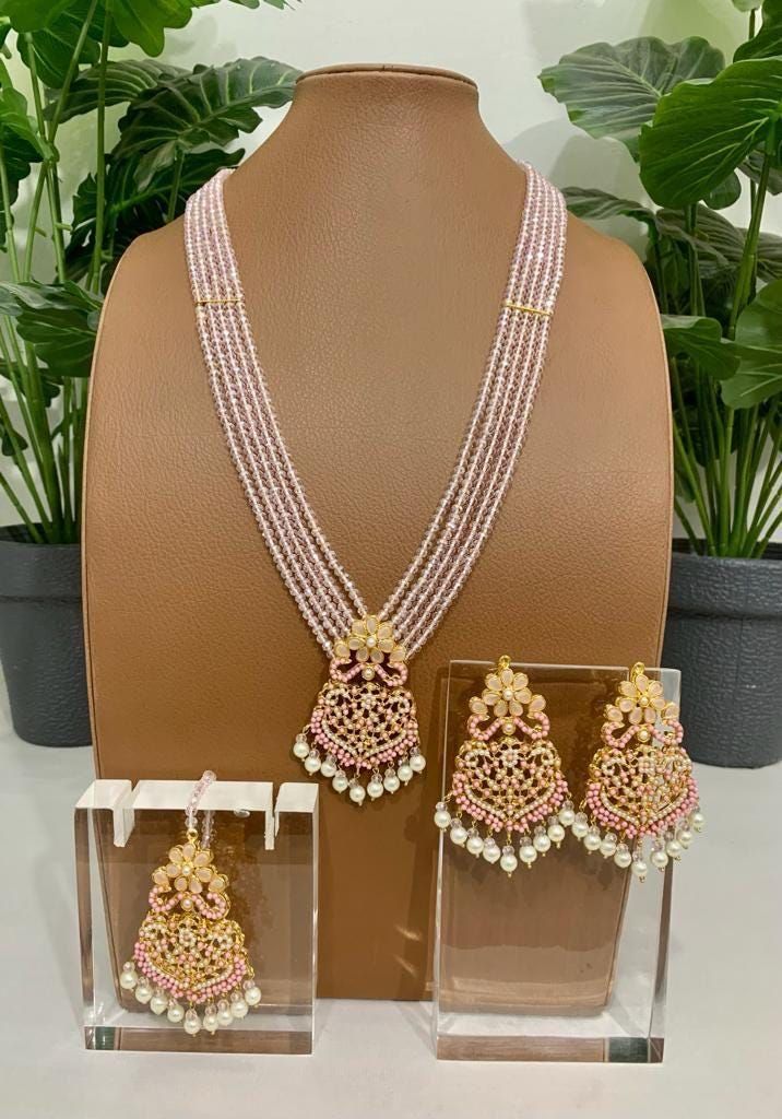 Beautiful Nauratan long mala set. This set is gold plated and high quality. Message me for anymore questions! Elegant Jewelry For Puja And Festivals, Elegant Kundan Jewelry Sets For Puja, Long Necklace Jewelry For Puja And Diwali, Elegant Jewelry With Gold Beads For Diwali, Elegant Kundan Jewelry Sets, Elegant Gold Mala As Gift, Elegant Gold Mala As A Gift, Handmade Gold Long Necklace For Wedding, Spiritual Gold Jewelry With Stone Work