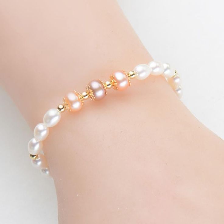 This beautiful Freshwater pearl bracelet ranges between 7-8mm in size and consists of beautiful and lustrous pearls in AAAA+ quality. All pearls in this bracelet are round and are strung with silk thread and double-knotted between each pearl. Known as the 'icon' of cultured pearls, Freshwater pearls have graced the necks, ears, fingers, and wrists of women for decades. Huge Tomato imports their Freshwater pearls from the Freshwater rs of Japan, grown in the Pinctada fucata oyster. All of our Fre Pearl Bracelet Gold, Cultured Pearl Bracelet, Buy Pearls, Freshwater Pearl Jewelry, Jewelry Mirror, Freshwater Pearl Bracelet, Pearl Types, Silk Thread, Vintage Bracelets