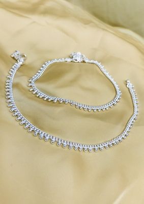 Latest Silver Anklet Designs Stylish, Silver Anklets Designs Latest Silver Anklet Designs, Latest Payal Designs Silver, Latest Silver Anklet Designs, Payal Designs Silver, Bridal Foot Jewelry, Silver Anklets Designs, Silver Payal, Wedding Anklets