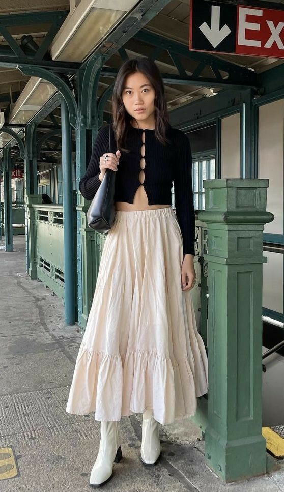 Teared Skirt Outfit, Best Winter Outfits, Skandinavian Fashion, Maxi Skirt Outfits, Midi Skirts, Mode Inspiration, Skirt Outfits, Look Fashion, Spring Summer Fashion