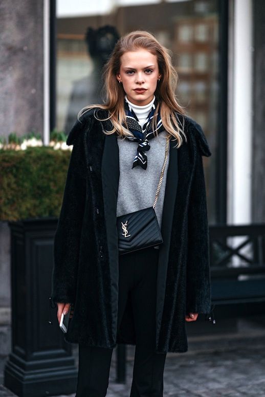 Le Fashion Blog Street Style Fashion Week Long Dark Green Coat Printed Silk Scarf Turtleneck Sweater YSL Bag Trousers Via Vogue Catwalk Outfits, Simple Layers, Wear Black Dresses, Copenhagen Street Style, Mode Tips, How To Wear A Scarf, Copenhagen Fashion, Seoul Fashion, Blazer Outfit