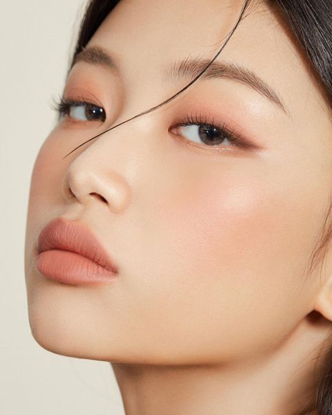 Asian Aesthetic Makeup, Korean Soft Makeup Look, Asian Soft Makeup, Korean Fox Eye Makeup, Asian Graduation Makeup, Monolid Aesthetic, Peach Korean Makeup, Korean Eyes Aesthetic, No Makeup Makeup Asian