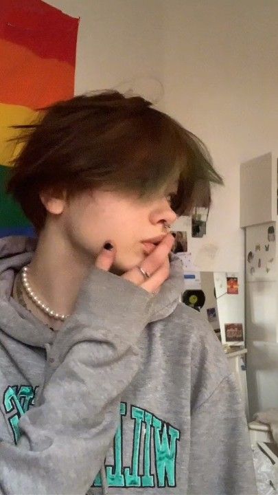 Short Gender Neutral Haircuts Straight Hair, Non Binary Haircuts Straight Hair, Short Alternative Haircuts, Gender Fluid Haircuts, Finn Hcr, Nonbinary Haircuts, Haircut References, Genderfluid Haircut, Dream Haircut