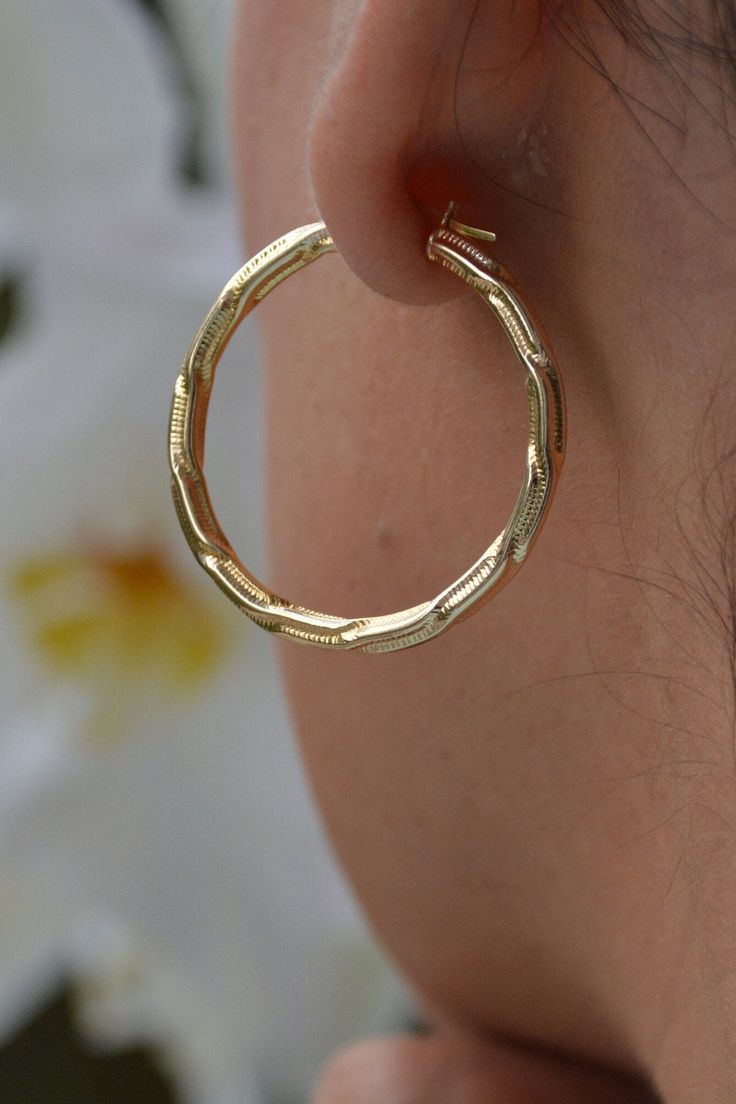 14K Gold Hoop Earrings, Large Size 25mm Hoops made of 14k Solid Gold, Classic Hoops Gold, Lightweight Hoops 14k Solid Gold Hoop earrings are the perfect accessory to elevate any outfit. 26mm outer diameter and very lightweight to wear them daily. Earrings have a thickness of 3MM for a delicate yet sturdy look.  Elegant and beautiful to your everyday look with these gorgeous 14K fine handcrafted lightweight hoops. MATERIALS  & SPECIFICATIONS: ✔ Lightweight and comfortable to wear ✔ Outer Diameter: 25 mm ✔ Inner Diameter: 22 mm ✔ Hoop Thickness is 3 mm ✔ Solid 14k Gold ✔ Sold as a Pair  ✔ Weight of Gold : 4.06 grams  📦 PACKAGING All items are nicely packaged ready to gift in elegant jewelry boxes. You can also leave a gift message for the recipient at checkout. 🚚 SHIPPING All items are han 14k Stamped Hoop Huggie Earrings For Gift, Gift 14k Stamped Hoop Huggie Earrings, Hypoallergenic 14k Gold Hoop Earrings, 14k Gold Huggie Hoop Earrings Gift, Small Hoop Diamond Cut Earrings, 14k Stamped Huggie Hoop Earrings As Gift, Yellow Gold Diamond Cut Hoop Earrings, Yellow Gold Pierced Hoop Earrings, Pierced Yellow Gold Hoop Earrings