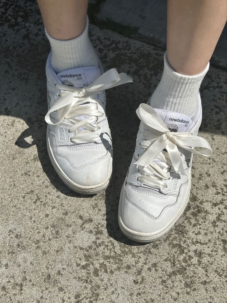 Sneaker Ribbon Laces, White Ribbon Shoes, Acubi Style Shoes, Ribbons On Shoes, Ribbon As Shoe Laces, Shoelace Aesthetic, Sneakers With Ribbon Laces, Croquette Shoes, Ribbon Laces Sneakers