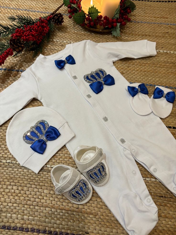 PRODUCT INFORMATION; Luxury Baby Boy Coming Home Outfit  4pcs  Embellishment and ribbon colors can be personalized. Personalized gifts for your guests, birthday and baptism dresses designed for the most special occasions, specially designed decor products for the baby room, magnets, name pacifiers, baby homecoming sets, wedding gifts, wedding gifts, engagement gifts, personalized wedding gifts, babyshower Gifts, chocolate boxes, christening ceremonies, birthday parties, special occasions Everything you are looking for for newborn babies and small  Please let us know if you want a customization that is not included in the options. E.g; a different color. We are happy to work in the colors and patterns you want. We are committed to providing you with the best quality products at the most aff White Fitted Set As Gift, Luxury Blue Sets For Eid, Personalized Fitted White Set, Personalized Fitted White Sets, Customizable Fitted Sets For Baptism, Customizable White Sets For Birthday, Luxury Royal Blue Dresses For Eid, Customizable White Gift Sets, Crown Baby Boy