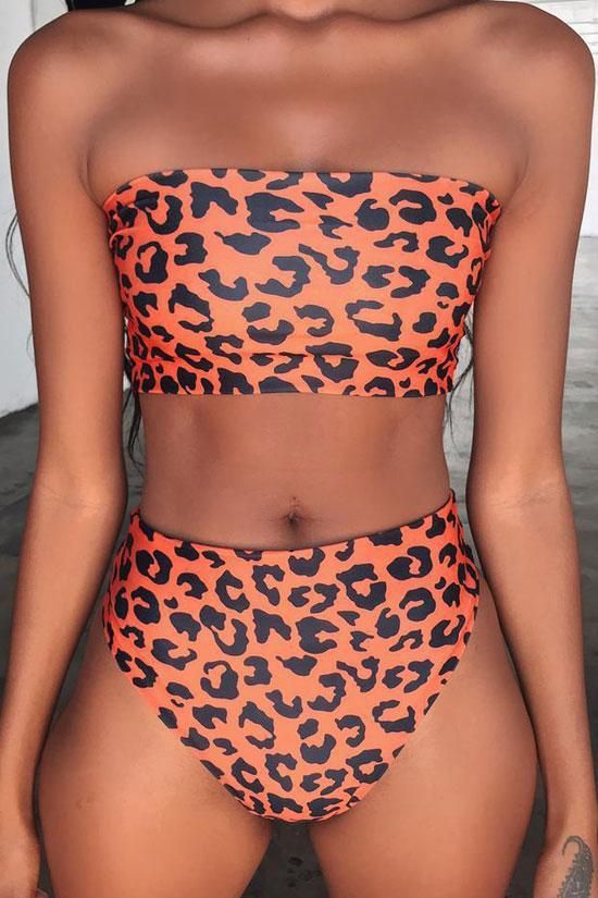 Wild sexy two piece bikini set features a strapless bikini swim top with detachable padding, elastic banded, matching with a high waist bikini bottom with moderated coverage. Allover in leopard print. Size Guide: Size (in) US Bust Waist Hip S 4-6 28-31 24-26 31-33 M 8-10 31-35 25-28 33-36 L 12-14 35-37 27-30 36-38 Swimwear High Waisted, Swimsuit Set, Swimsuit Fashion, Swimwear Girls, Swimsuit Cover Ups, Swim Dress, Beach Wear, Two Piece Set, Bralette