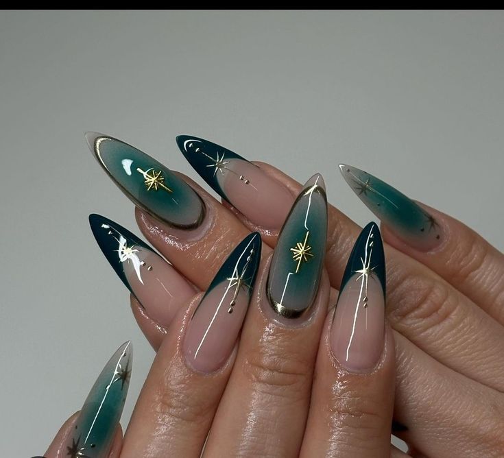 Almond Nails Green And Gold, Almond Nails Dark Green, Christmas Nails Almond Green, Nails With Dark Green, Dark Green French Tips, Uñas Dark Aesthetic, Almond Nail Inspo 2024, Dark Green Almond Nails, Dark Aesthetic Nails