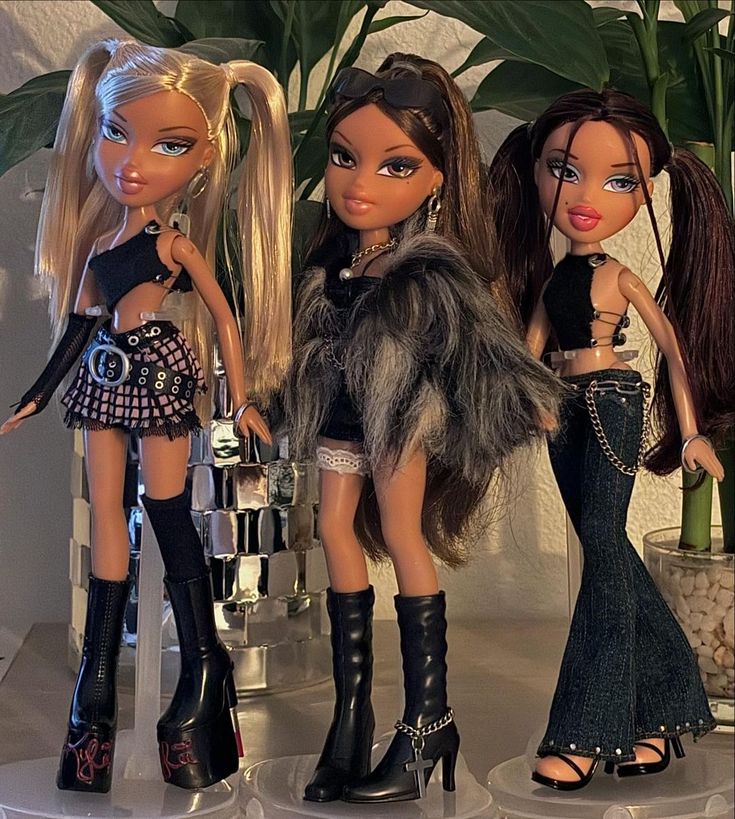 three dolls are standing next to each other