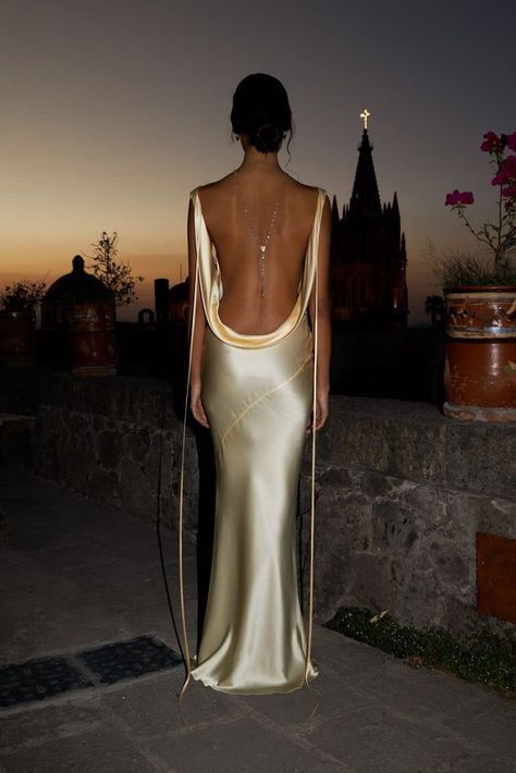 Backless Dress Tattoo, Bday Dinner, Prom Dress Inspo, Prom Dresses Black, Visually Pleasing, Looks Party, Prom Dress Inspiration, Backless Prom Dresses, Gala Dresses