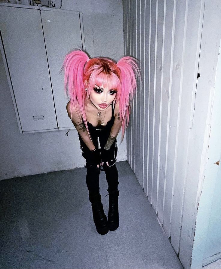 Cyberpunk Hairstyles, Best Haircuts For Women, Pink Goth, Y2k Hairstyles, Prom Inspo, Goth Hair, Best Haircuts, Dyed Hair Inspiration, Pigtail Hairstyles