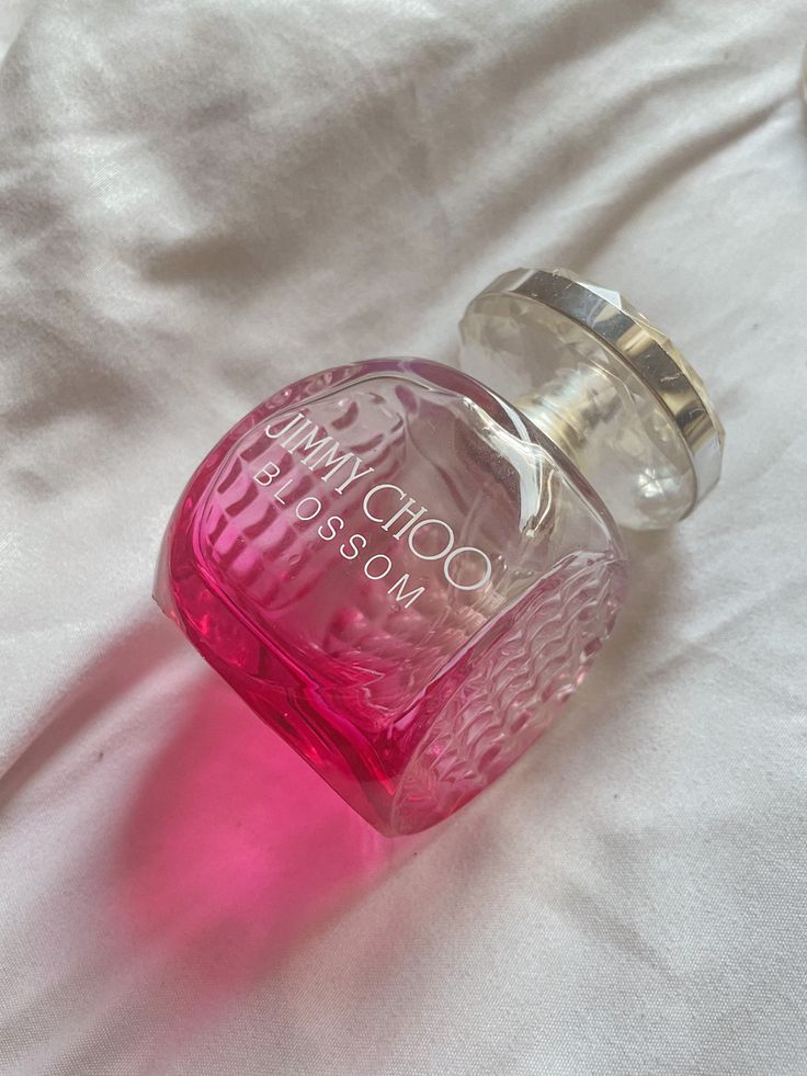 Jimmy Choo Blossom, Jimmy Choo Perfume, Instagram Feed Tips, Blossom Perfume, Pink Perfume, Perfume Scents, Perfume Collection, Smell Good, Fragrances Perfume