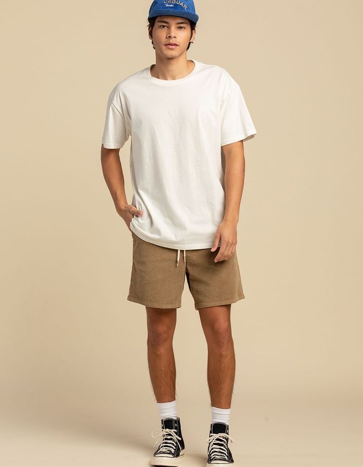 Man Style Casual Summer, Curdoroy Shorts Men, Casual Outfits Men Shorts, Men Casual Shorts Outfit, Cotton Shorts Outfit Men, Short Outfit Ideas Men, Mens Summer Fashion Shorts, Corduroy Shorts Outfit Men, Mens Shorts Outfits Casual