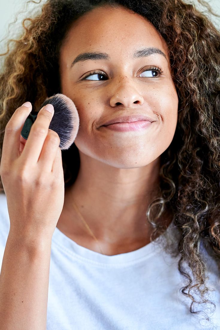 How To Apply Powder Foundation, Powder Under Foundation, Baking Powder Makeup For Dark Skin, Powder Foundation For Dry Skin, Powder Before Foundation, Powder Foundation For Oily Skin, Foundation Tips, Mineral Foundation, How To Apply Foundation