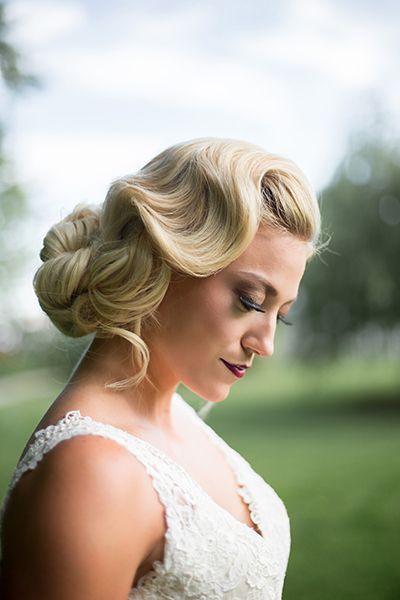 Pinup Hair Updo, Wedding Updo With Braids, Pinup Wedding Hairstyles, Vintage Wedding Updo, Vintage Updo Wedding, Vintage Updo Hairstyles, Vintage Updos, Vintage Wedding Hairstyles, Trendy We Fryzurach